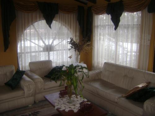 VENDO HERMOSA CASA SECTOR SAN RAFAEL VALLE DE LOS CHILLOS A ESCASOS METROS DEL NUEVO CENTRO COMERCIAL SAN LUIS 