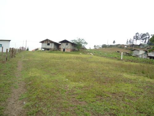 CASA CREDITO INMOBILIAQRIA....  Vende Hermoso  Terreno en Chaullabamba Ideal para Lotizar.... Cuenca - Ecuador.