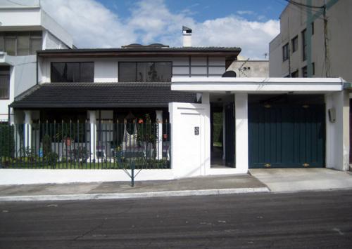 CASA LOS CIPRECES, AMPLIA, 370M2, CERCA CONDADO SHOPPING $189.000 INMOBILIARIA CONEXION: 2353-232, 097-592747