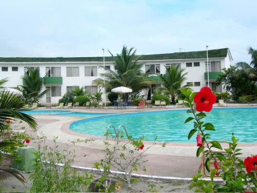 VENDO PRECIOSO HOTEL EN CASTELNUOVO-ATACAMES-ESMERALDAS