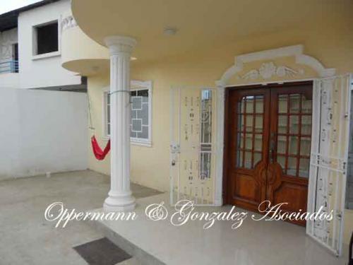 Se vende casa amplia en Portoviejo.