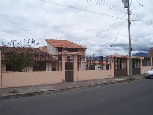 Alquilo casa y terreno