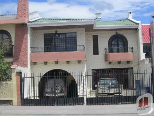 Casa comercial en la Av. Huayna Capac