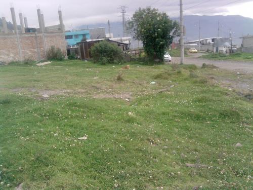 SE VENDE TERRENO  EXCELENTE UBICACION..,,ESQUINERO TIENE 220m2