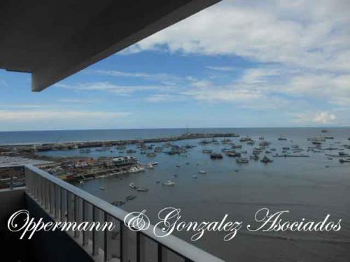 Departamento en centro de Manta con vista espectacular.