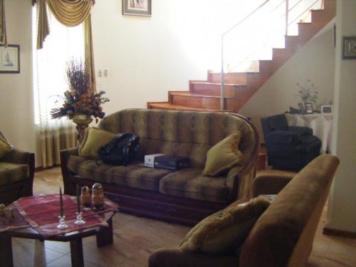 CUMBAYA, VENTA PROPIEDAD C/ LOCALES Y APTA P/OFICINAS SOBRE INTEROCEANICA