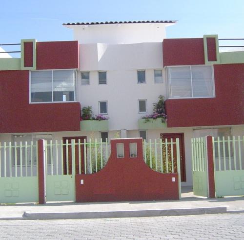 CASA EN CALDERON