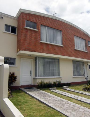 CASA LOS CÁNTARO, 2 PLANTAS, SECTOR PUSUQUÍ, 105M2 DE CONSTRUCCIÓN $75.000 INMOBILIARIA CONEXION: 2353-232, 097-592747