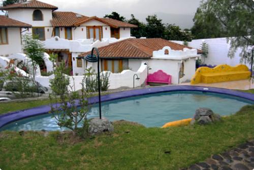 ARRIENDO CASA PARA EXTRANJEROS O EMPRESAS. QUITO - TUMBACO.