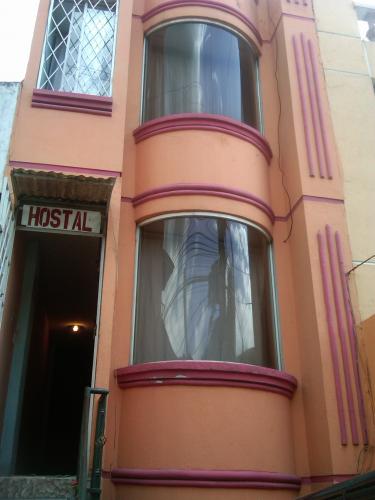 HOSTAL EN FUNCIONAMIENTO CENTRAL CERCA AL SAN LUIS