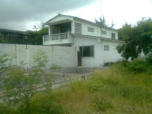 ballenita terreno frente al mar con casa por remodelar 2000 mts