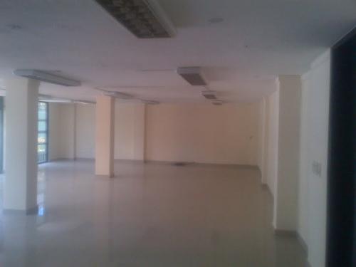 $ 1300 Local 220m2, con subsuelo sector Prensa