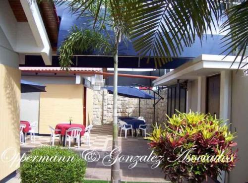 Hostal establecido en venta en Manta.