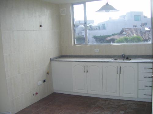 HERMOSAS SUITES POR ESTRENAR, CUMBAYA, CONJUNTO CERRADO.