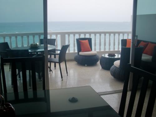 DEPARTAMENTO REMODELADO EN MALECON DE SALINAS