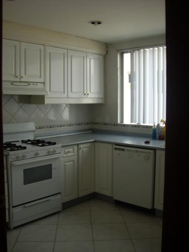 Rento departamento Jardines del batan cerca parque Metropolitano, dos dormitorios, linea blanca