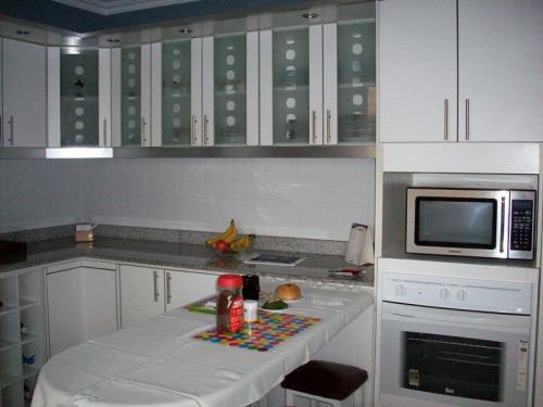 Vendo amplio  departamento 183m2 en Av.Eloy Alfaro sector Los Laureles 