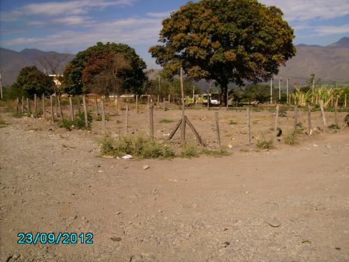 Vendo en Catamayo un lote de terreno esquinero con riego.