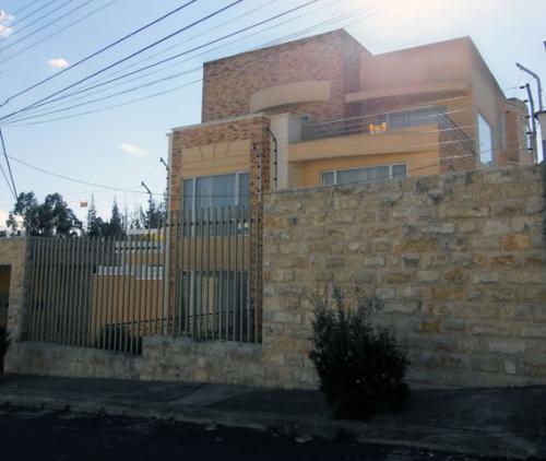 DEPARTAMENTO EL CONDADO, 3 DORMITORIOS,200M2 DE CONSTRUCCIÓN $900 INF: 2353-232, 0997-592747