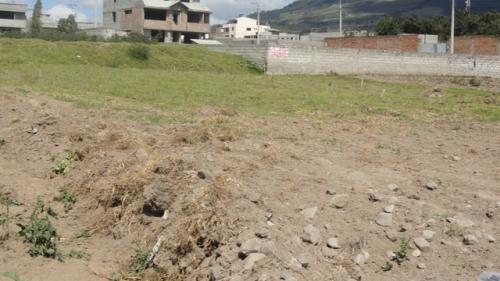 VENDO TERRENO DE 1.000 METROS EN OTAVALO