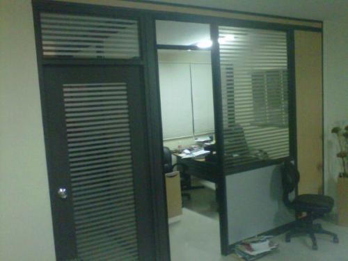 ARRIENDO OFICINA AMOBLADA