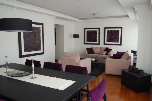 LUJOSO DEPARTAMENTO/PENTHOUSE AMOBLADO en QUITO-TENIS. 270m/3hab.