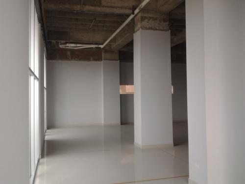 Kennedy Norte, se vende/ alquila oficina de 1100 m2 de estreno