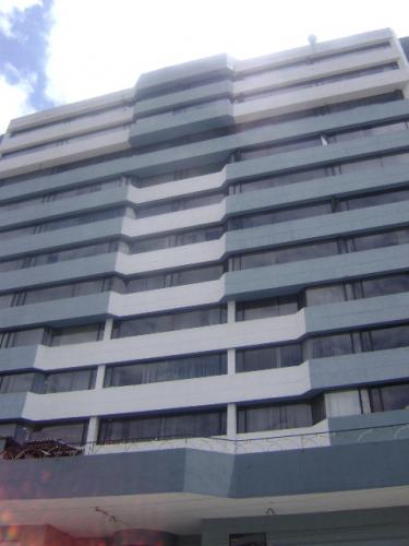 OPORTUNIDAD Vendo hermosa suite en sector parque La Carolina, guardianía 24h