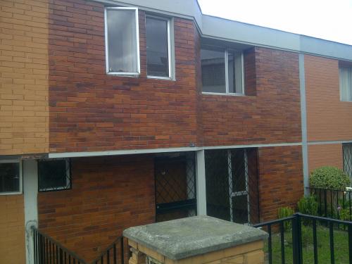 Vendo hermosa casa excelente ubicación al norte de la ciudad de Quito