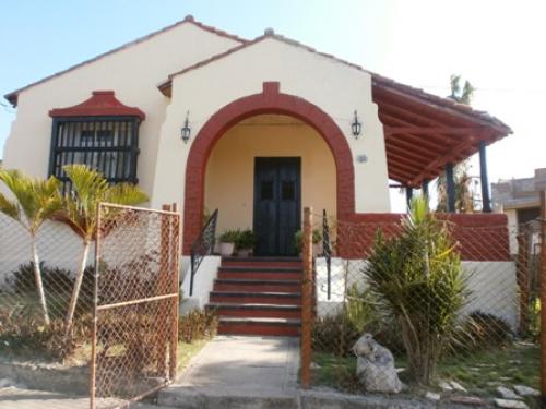 VENDO EN SANTIAGO DE CUBA CASA CON TERRENO EN CIUDAD