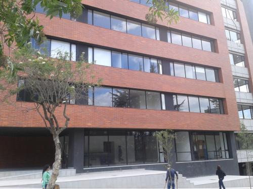 OFICINA POR ESTRENAR 101m AV. 12 DE OCTUBRE 
