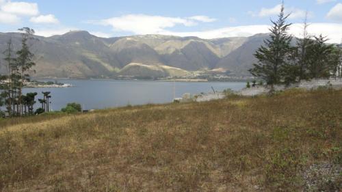 VENDO TERRENO CON HERMOSA MIRADA A LA LAGUNA DE YAHUARCOCHA