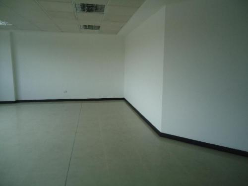 VENDO HERMOSA OFICINA EDIFICIO BOREAL 81M