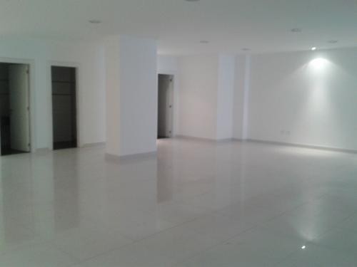  Oficina de lujo de arriendo, por estrenar, sector Rep. Del Salvador, 182 mts, USD. 3600 