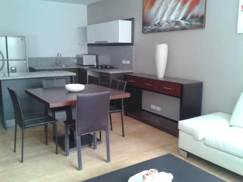 Hermosa suite amoblada de arriendo de lujo por estrenar,  sector González Suarez,  90 mts, USD. 1.000