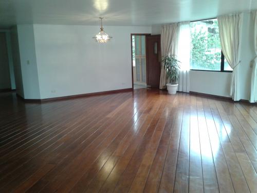 Lindo departamento dúplex  de venta, sector Bellavista, 300 mts, USD. 250.000,oo, negociables