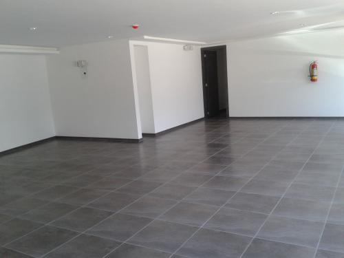 Hermosa  oficina de arriendo por estrenar, sector Mariscal, 72 mts, USD. 750,