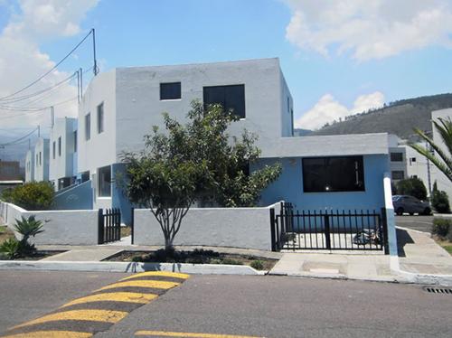 CONJUNTO DOS HEMISFERIOS, SECTOR PUSUQUI, CASA AMPLIA CON MEJORAS $90.000 2353232, 0997592747