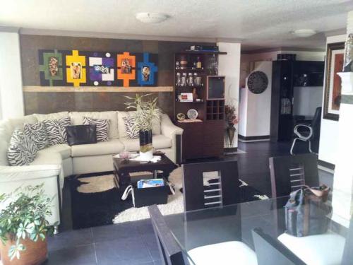 Exclusivo Departamento, acabados de primera, Puente 2, Autopista Valle Chillos