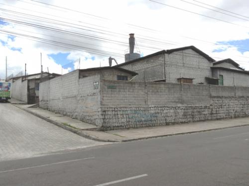 Excelente ubicacion amplio terreno comercial con 3 galpones, bodegas y oficinas - Av. Eloy Alfaro