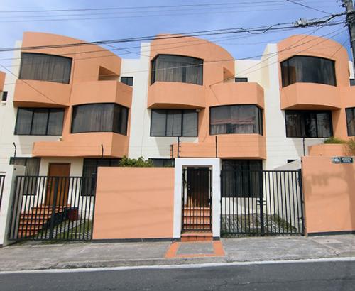 ARRIENDO CASA, SECTOR EINSTEIN, CARCELÉN, 4 DORMITORIOS $600 INF: 2353232, 0997-592747