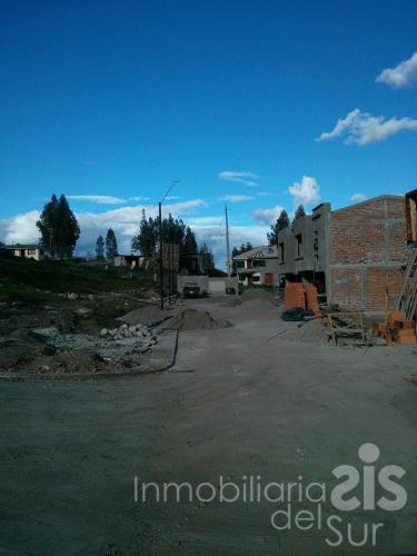 Oportunidad Sitio de 300 m² Full Obras Condominio Bellavista Sector Ordoñez Lazo