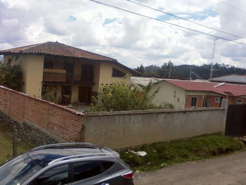 VENDO U TERRENO DE 1000 METROS A 2 CUADRAS DE CUENCA AIRE DE MAYANCELA 