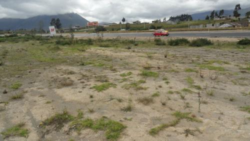 POR URGENCIA BANCARIA, VENDO TERRENO EN PANAMERICANA SUR DE OTAVALO