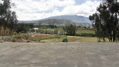 VENDO TERRENO DE 820 m2 EN OTAVALO