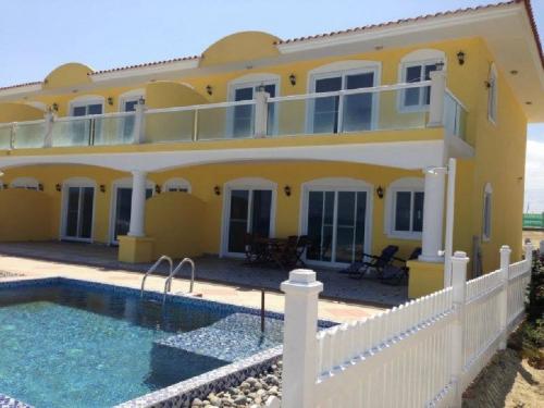 LA SATISFACCIÓN DE COMPRAR UN LOTE CON VISTA AL MAR.