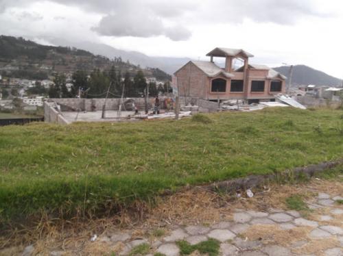 DE OPORTUNIDAD VENDO LOTE DE 138 M2 EN OTAVALO