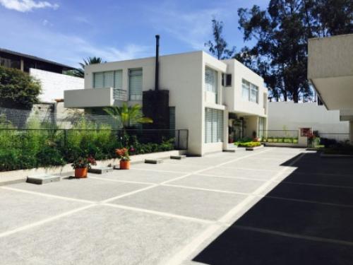 CUMBAYA ESTRENAR AMPLIA CASA CON EXCELENTE VISTA