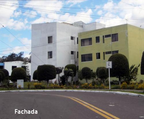 Conjunto Dos Hemisferios, Quito, sector Pusuqui, 3 dormitorios, con mejoras $55.000 Inf: 2353232, 0997592747