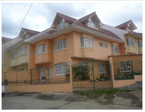 venta de casa con pequeño local en misicata